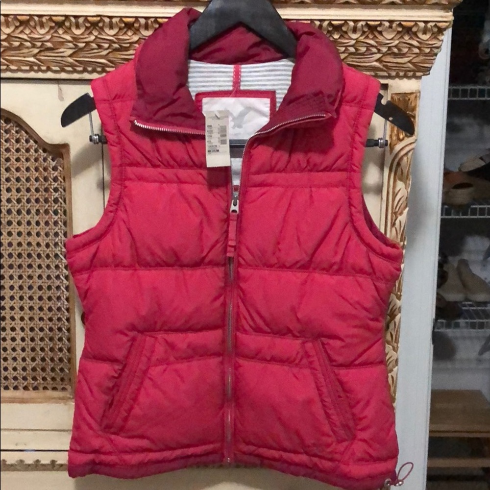 American Eagle puffer vest NWT